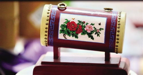 把太平鼓制成工艺品 没卖过牛大的设计师不是好手艺人